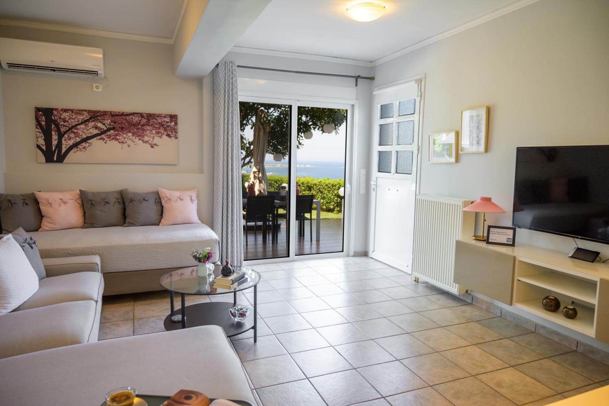 Апартаменты Harris Elegant House Superb View Near Airport Луца Экстерьер фото